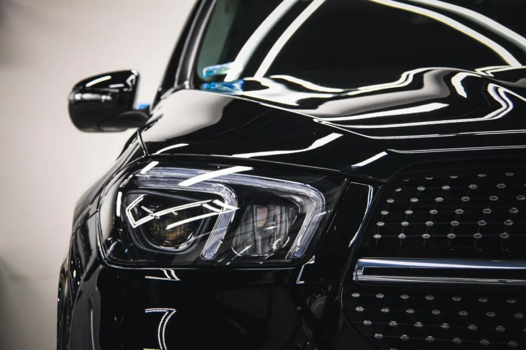 Ile kosztuje wypolerowanie samochodu? Sprawdź ceny i czynniki wpływające na koszt