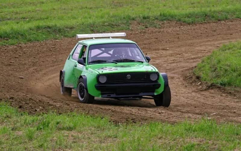 Jakie opony do VW Polo 9N: Wybierz najlepsze dla bezpieczeństwa i komfortu